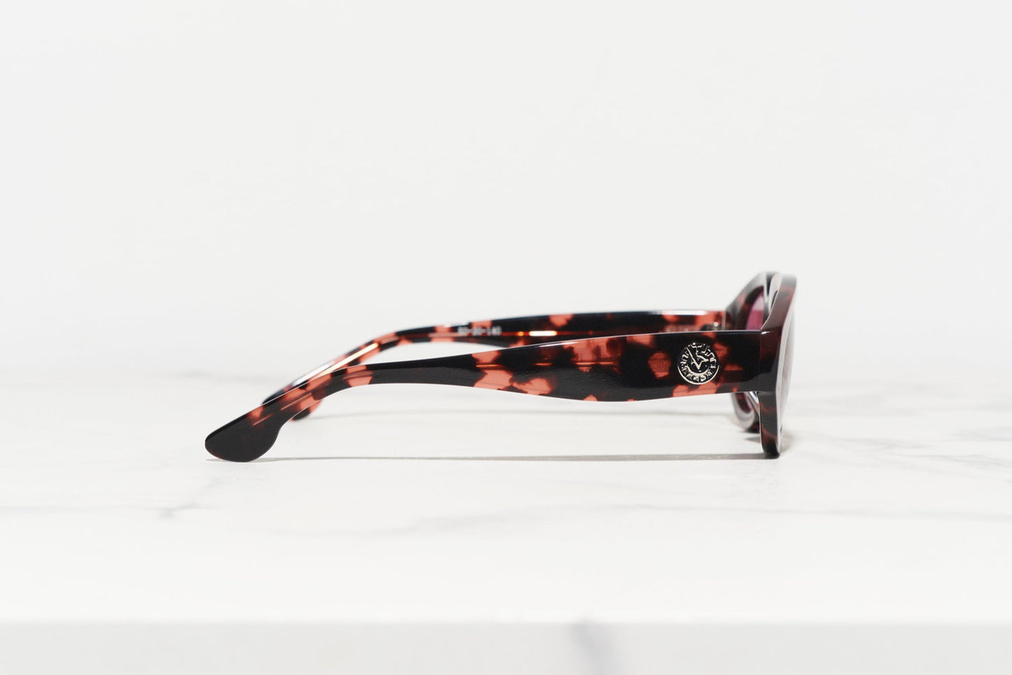Side profile of Vincent Catani eyewear, featuring a high-quality tortoise frame, designed in Denmark and crafted in Japan.