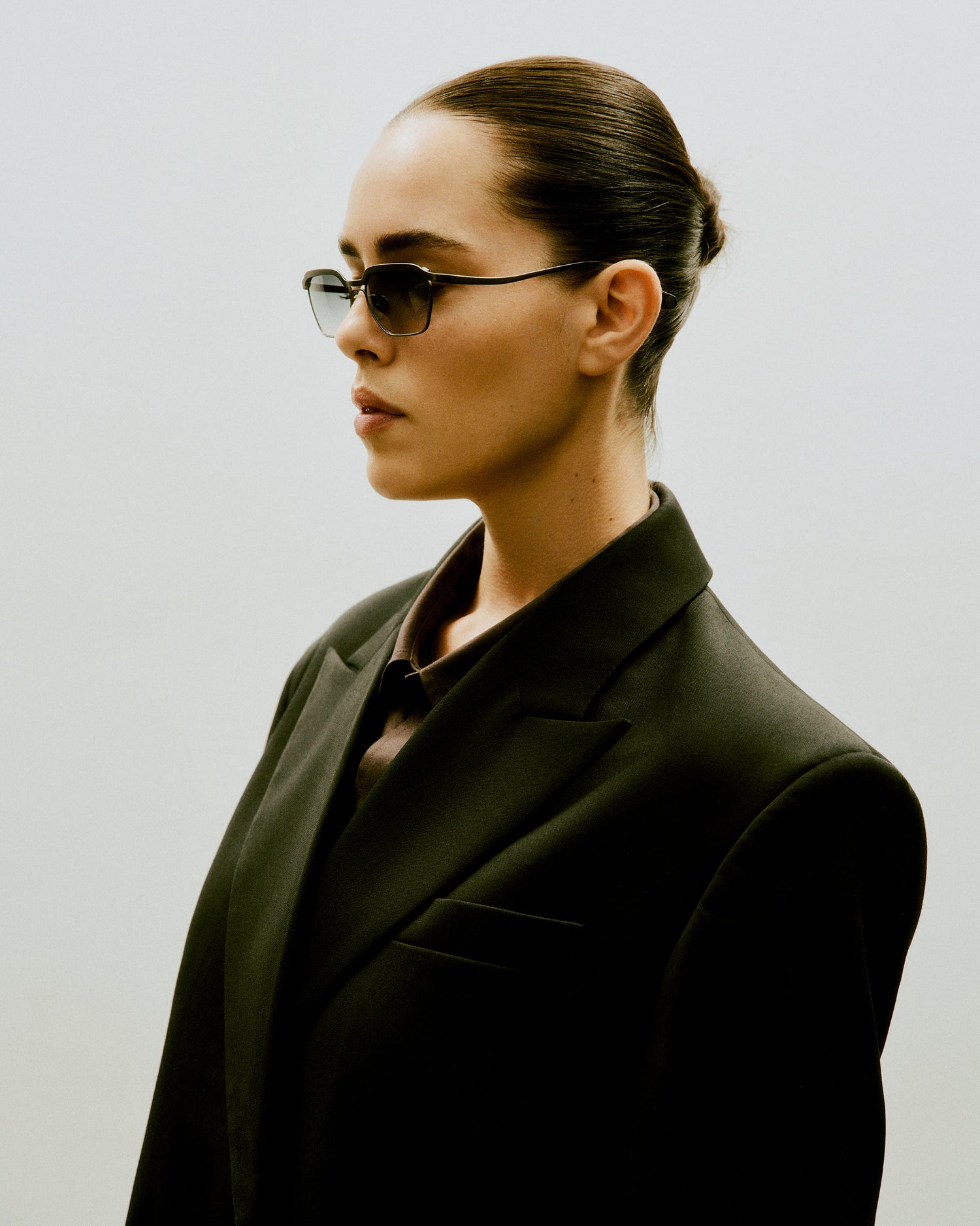 Benno frame showcased with modern accessories, reinforcing timeless design