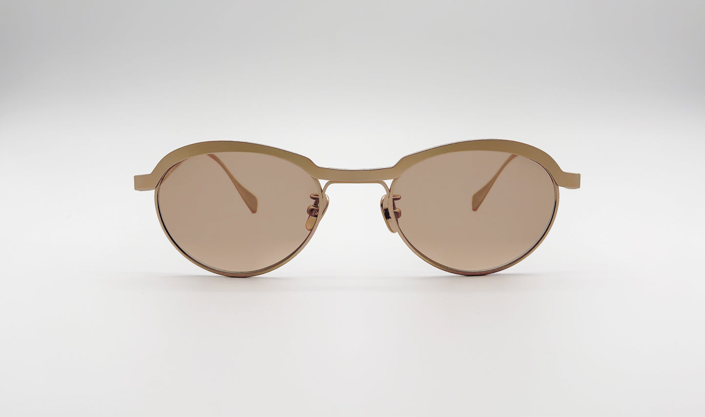 Front view of Vincent Catani Theodor round sunglasses, brushed gold frame with brown lenses