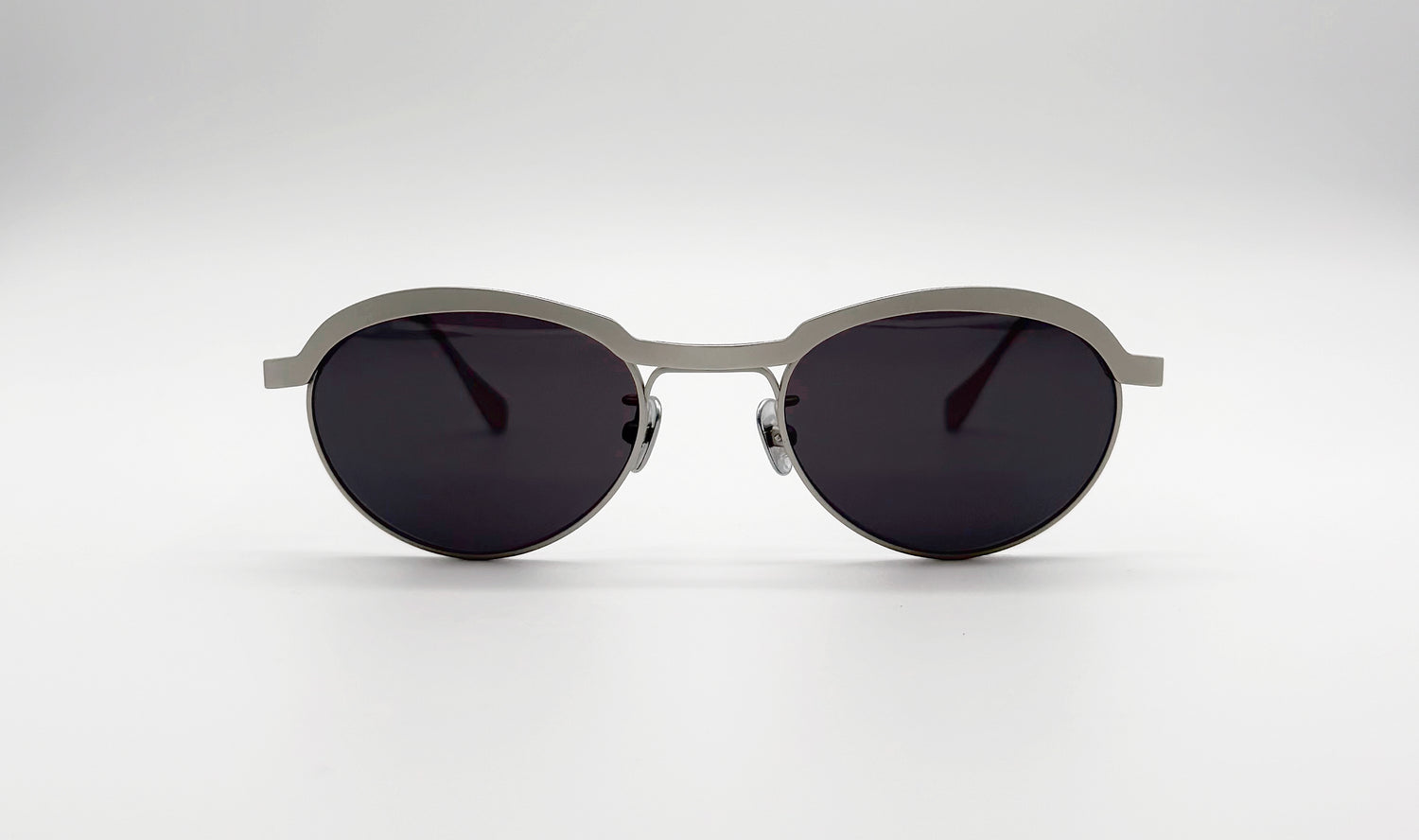 Front view of Vincent Catani Theodor round sunglasses, metal frame with black lenses