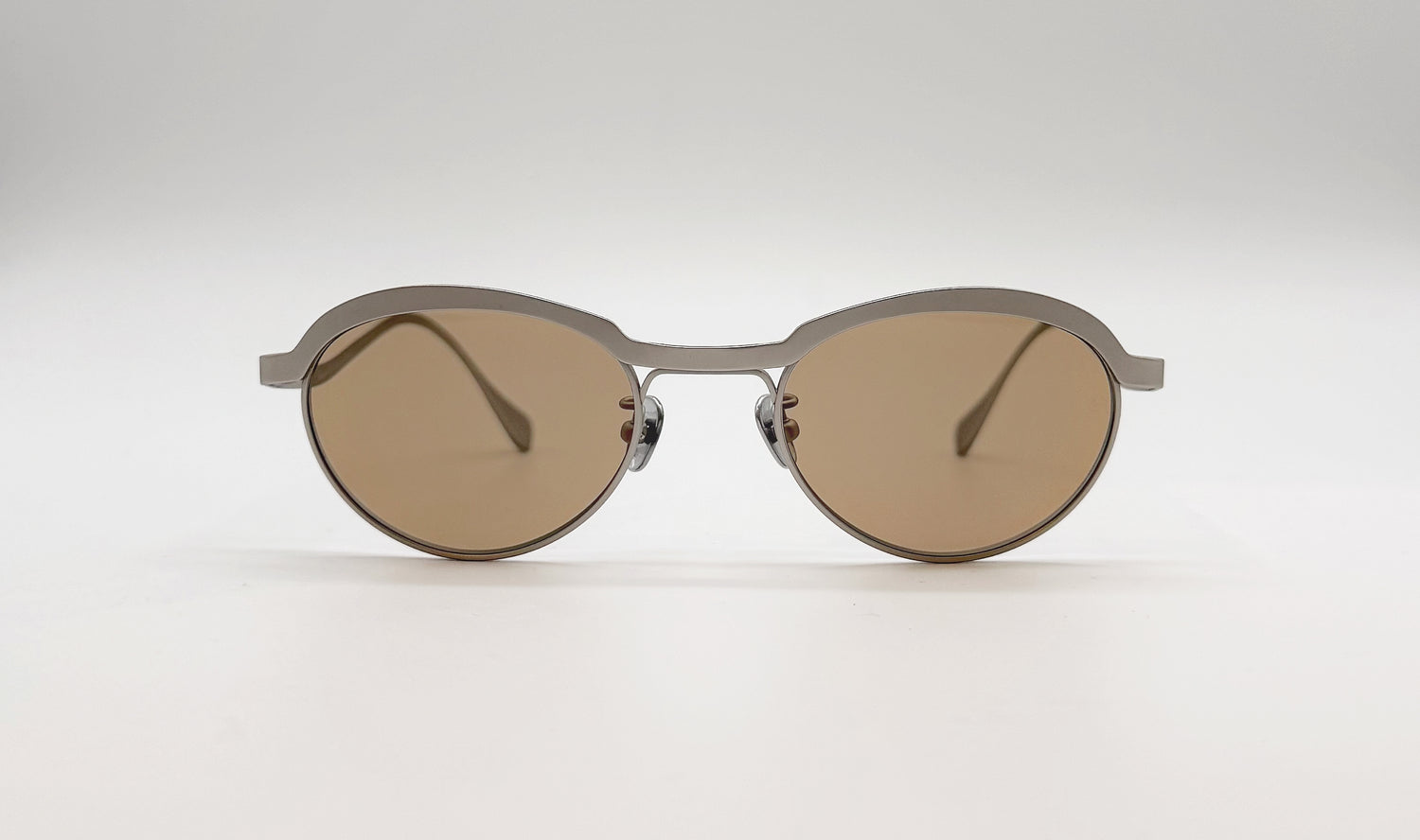 Front view of Vincent Catani Theodor round sunglasses, metal frame with brown lenses